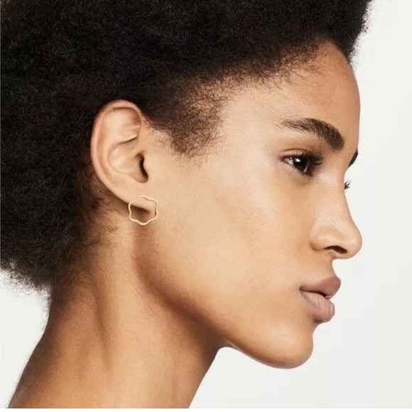 Sold Madewell Wave Hoop Earring - Picture 3 of 4